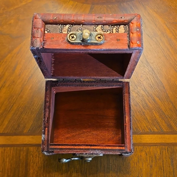 Boho/Tribal Set 2 pairs earrings, Wooden Treasure Chest and Satin Drawstring Bag - Picture 5 of 16